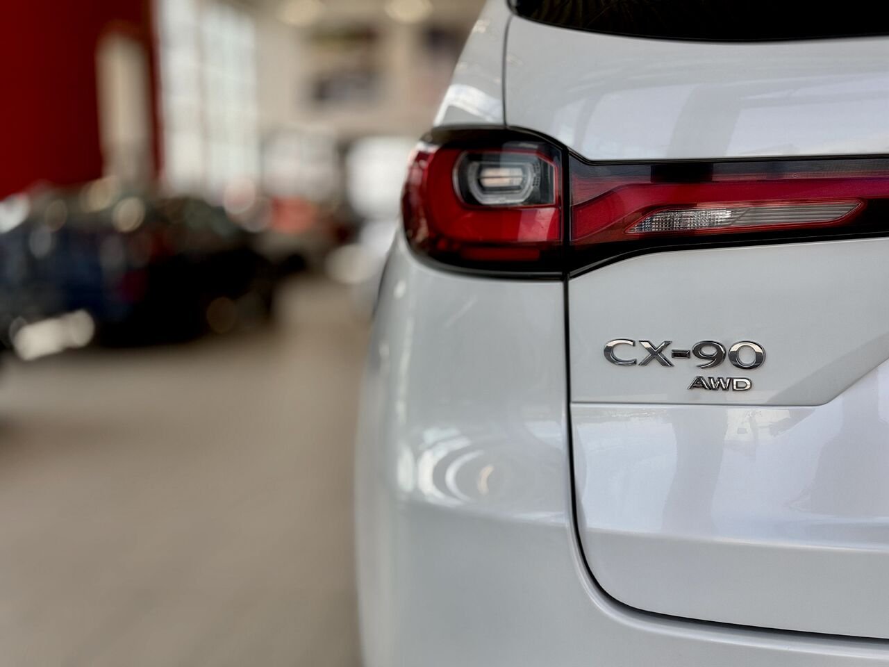2024 Mazda CX-90 hybride léger White Notre-Dame-des-Prairies - photo #11