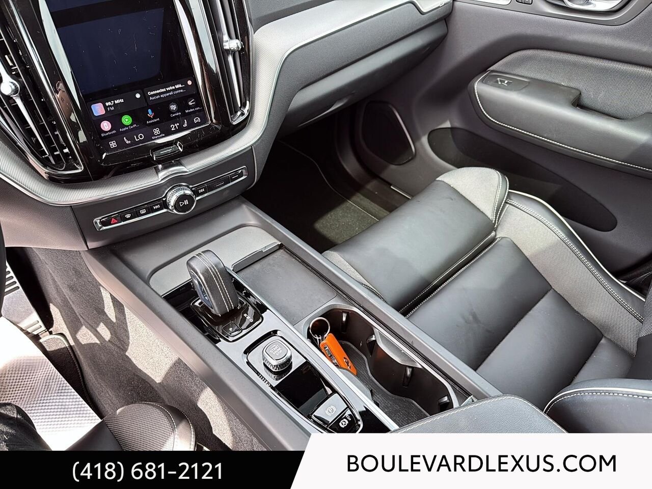 2022 Volvo XC60 19661A | B6 R-Design TI Black Quebec - photo #16