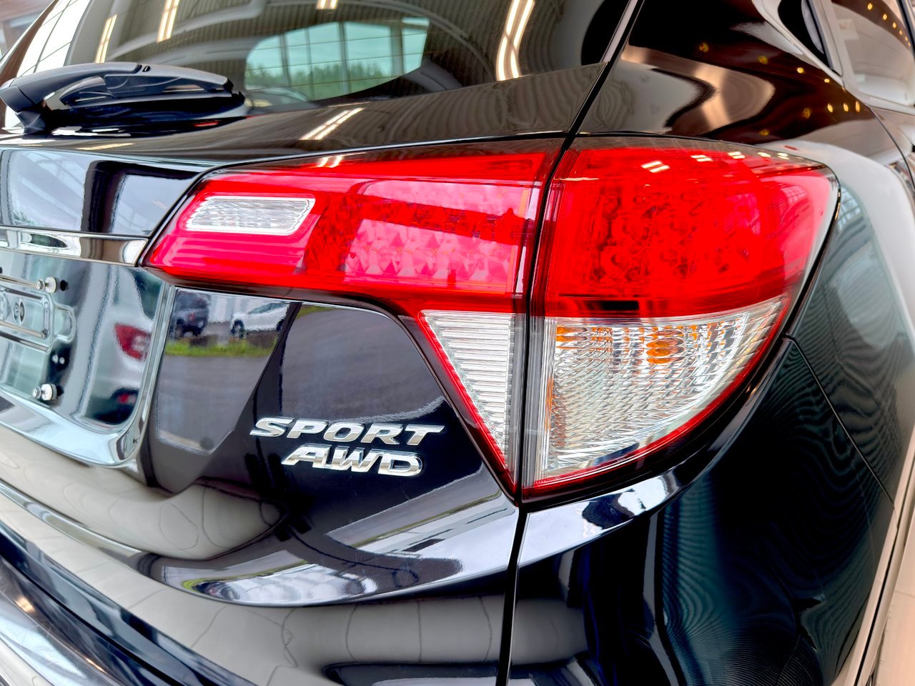 2021 Honda HR-V Black Notre-Dame-des-Prairies - photo #10