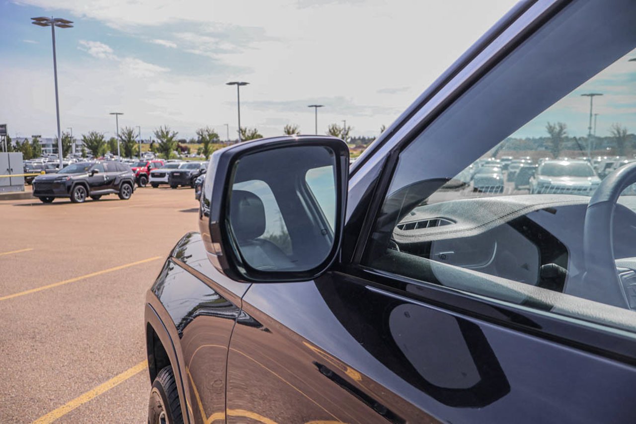 2024 Jeep Grand Cherokee L Limited 4x4 Blue Sherwood Park - photo #13