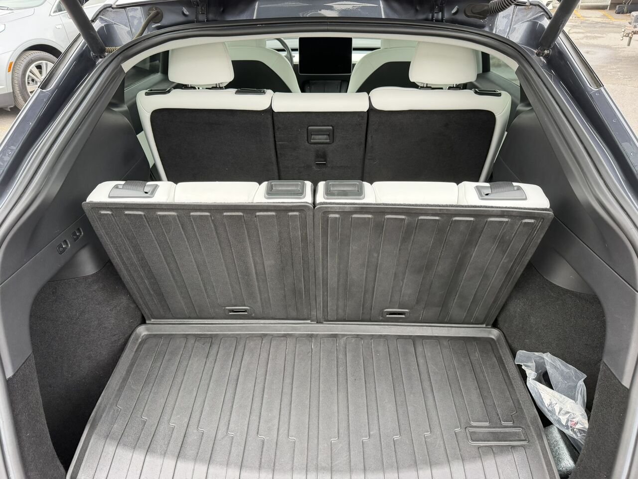 Tesla Model Y LONG RANGE AWD 7 PASSAGERS 2022 Argent Laval - photo #12