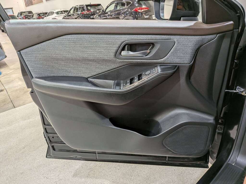 Nissan Rogue AWD SV Moonroof 2023 Noir Val-David - photo #32