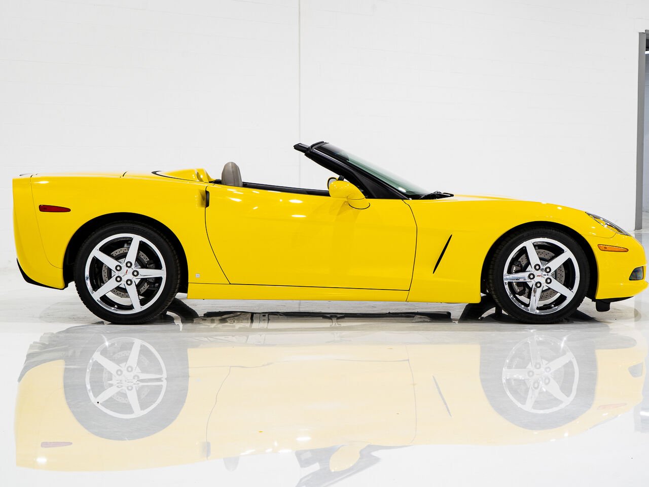 2008 Chevrolet Corvette With only 900km (563mi) From new with window sticker Yellow Kirkland - photo #4