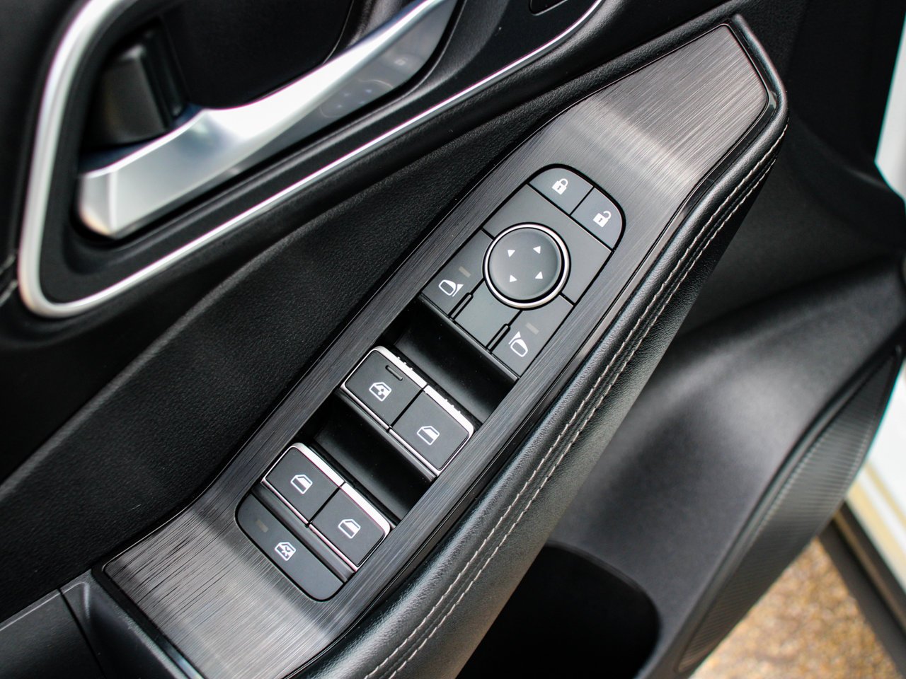 2024 Nissan Rogue AWD Platinum White Sherwood Park - photo #16