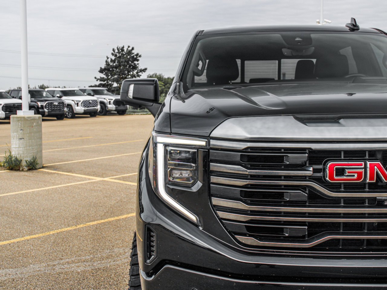 2022 GMC Sierra 1500 4WD Crew Cab 147 AT4 Black Sherwood Park - photo #10