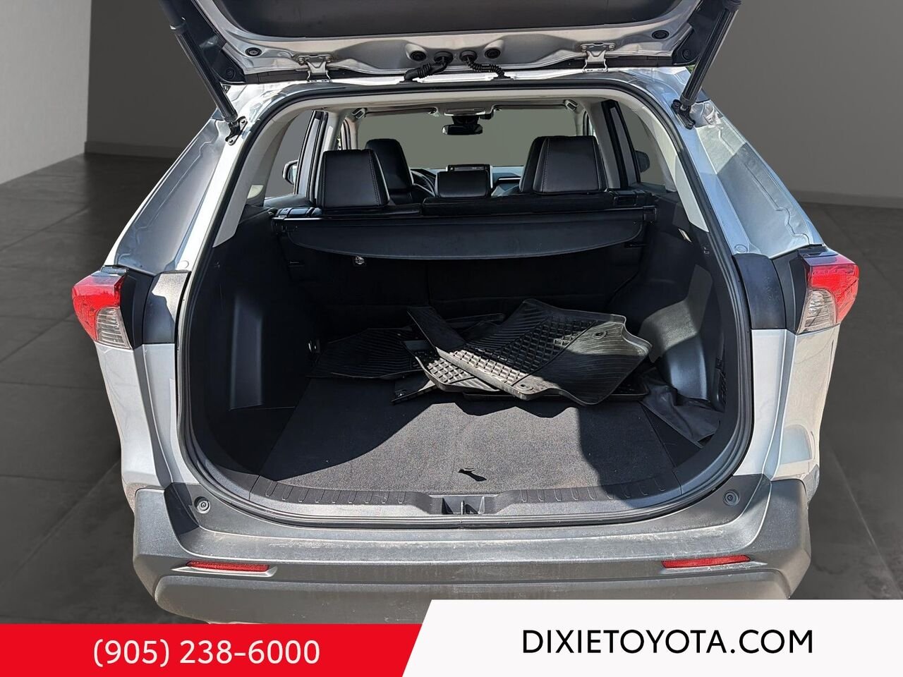 2022 Toyota RAV4 XLE PREMIUM AWD / HEATED SEATS / MOONROOF / LEATHER SURFACE / CARPLAY AND ANDROID AUTO Silver Sky Metallic Mississauga - photo #20