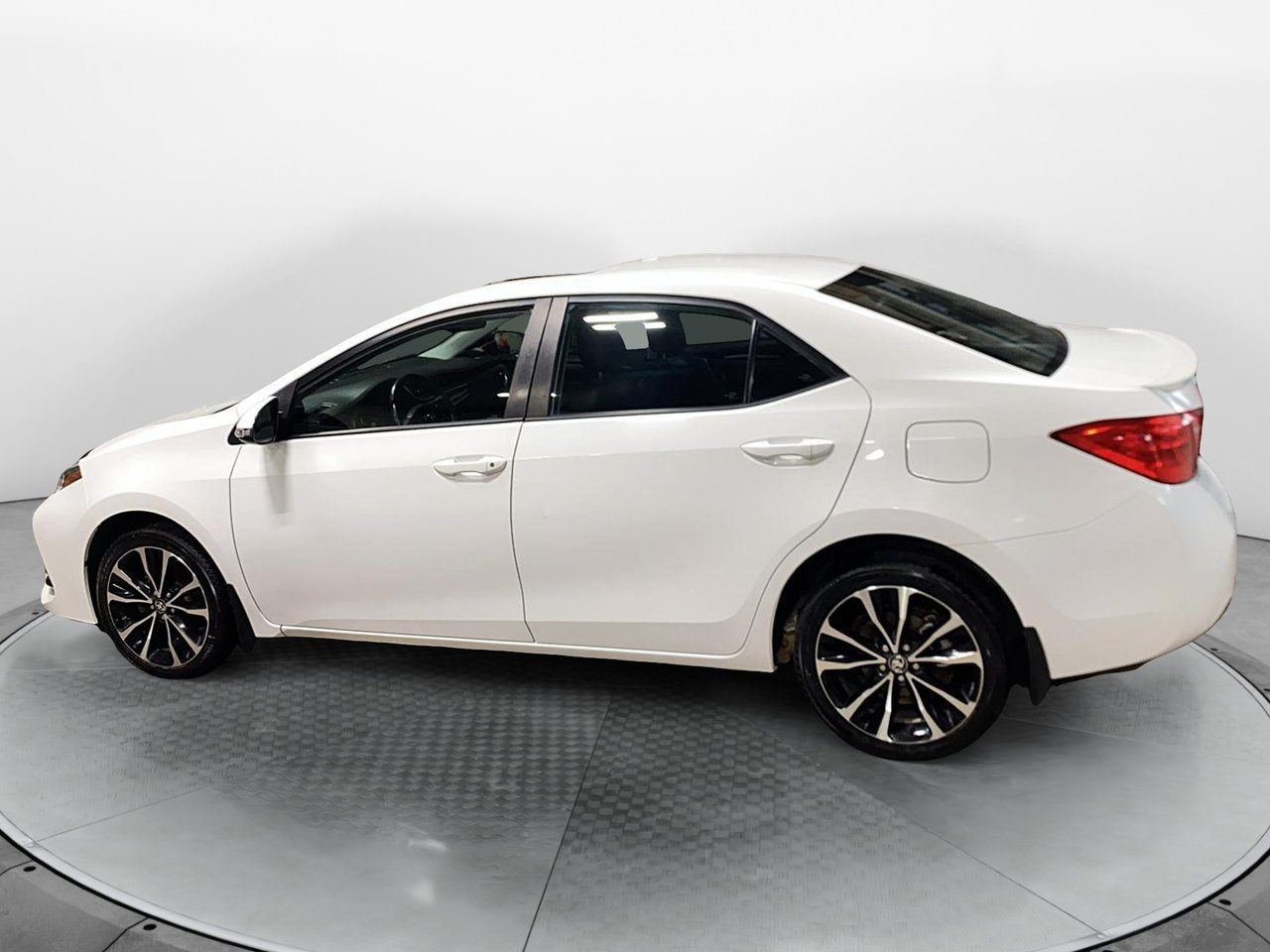 Toyota Corolla NIV 2T1BURHE3JC022129 2018 Blanc Chicoutimi - photo #3