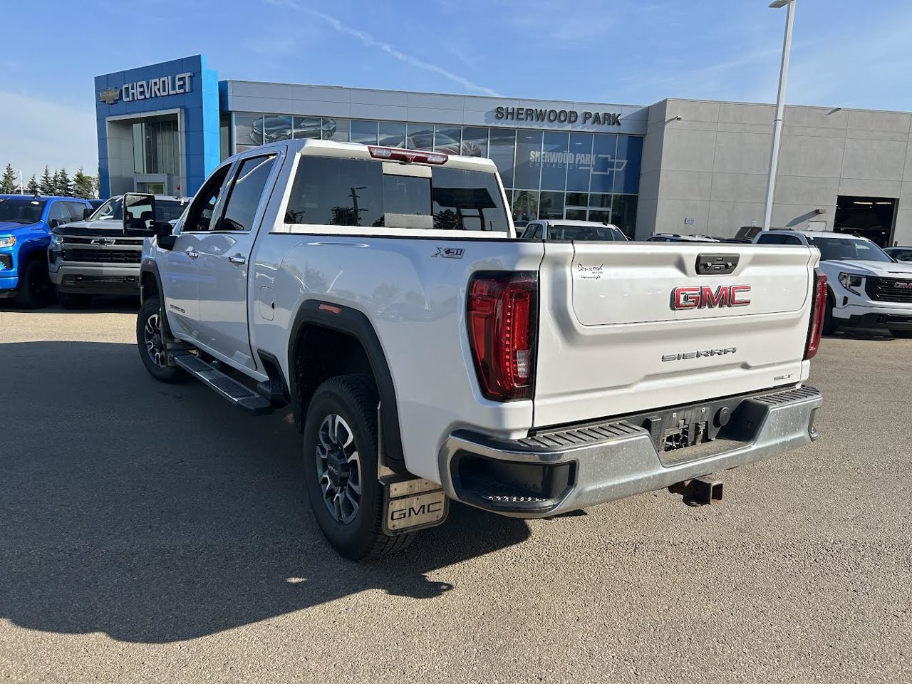 2023 GMC Sierra 3500HD 4WD Crew Cab 159 SLT White Sherwood Park - photo #3