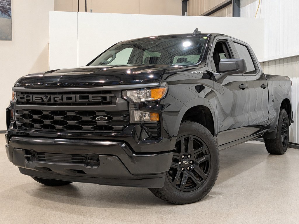 Chevrolet Silverado 1500 4WD Crew Cab 157" Custom 2022 Noir Val-David - photo #0