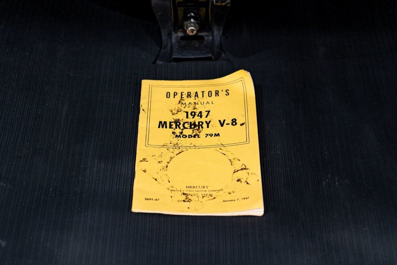 Mercury Eight **PRICE IN USD** 1947 Noir Montréal - photo #90