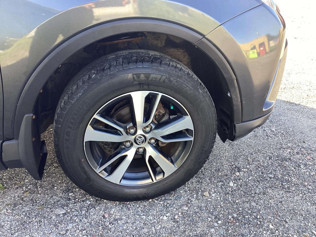 2018 Toyota RAV4 Grey Gatineau - photo #9