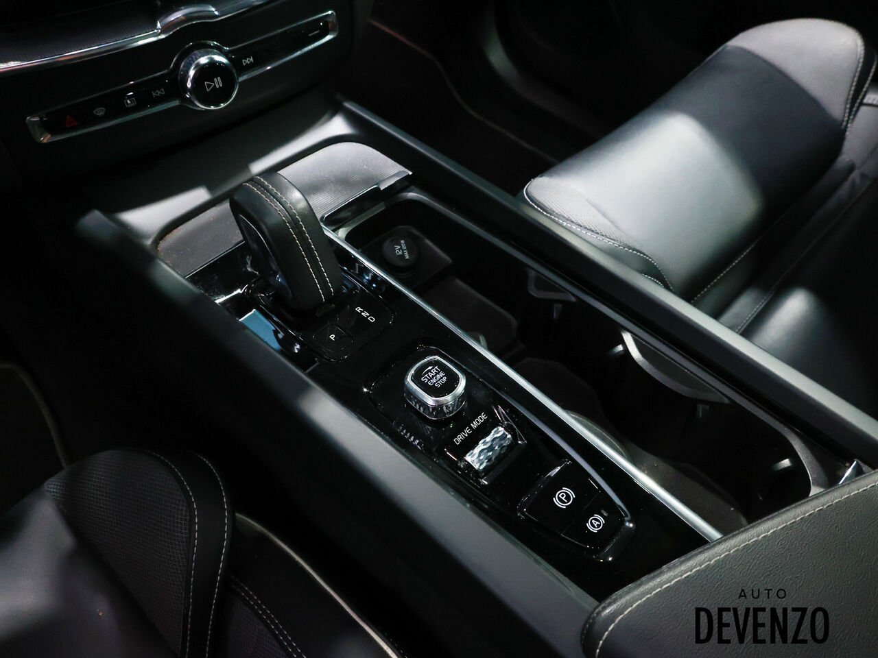 2020 Volvo XC60 Grey Saint-Eustache - photo #16
