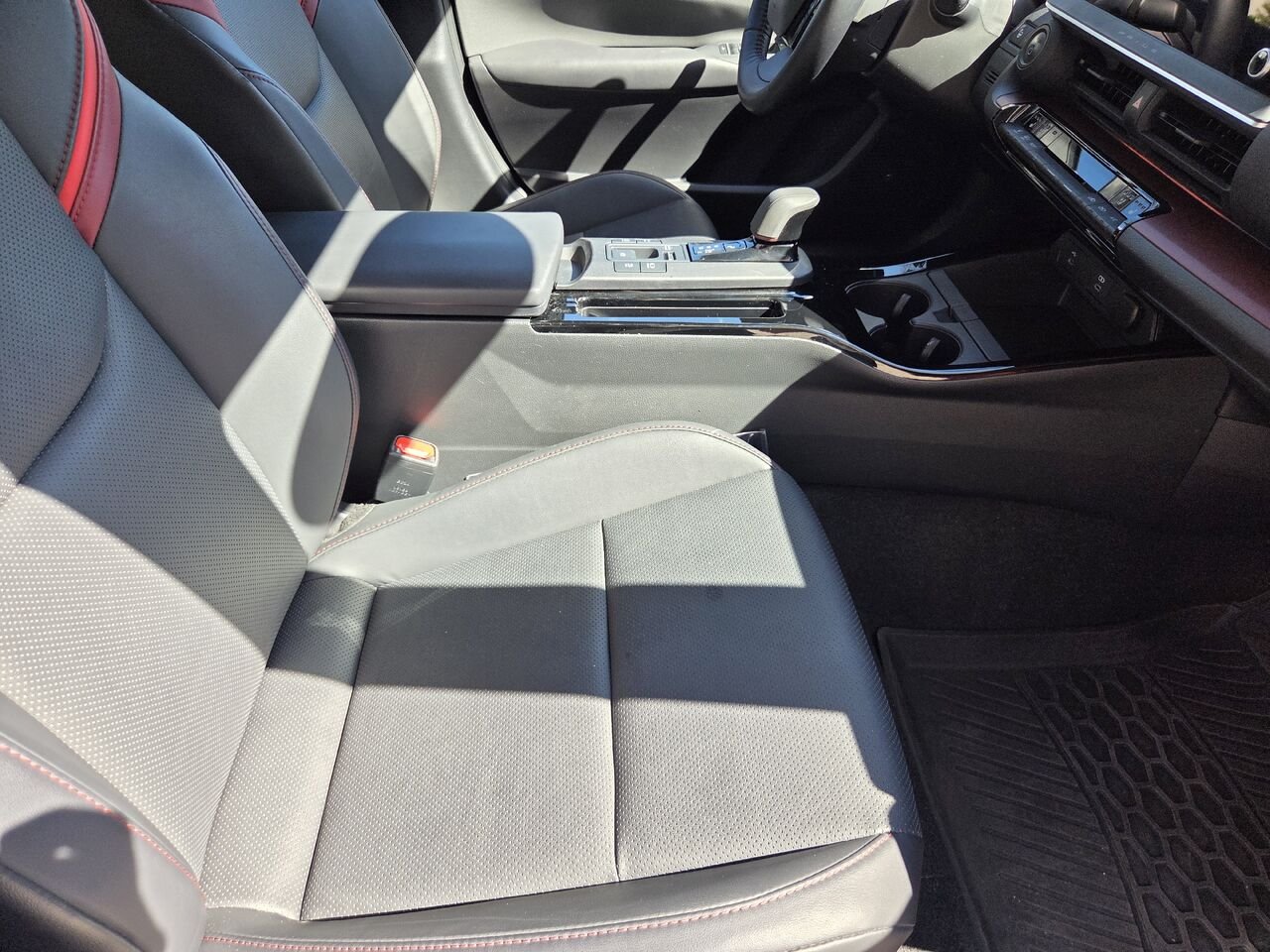 2024 Toyota PRIUS PRIME Red Mont-Laurier - photo #16