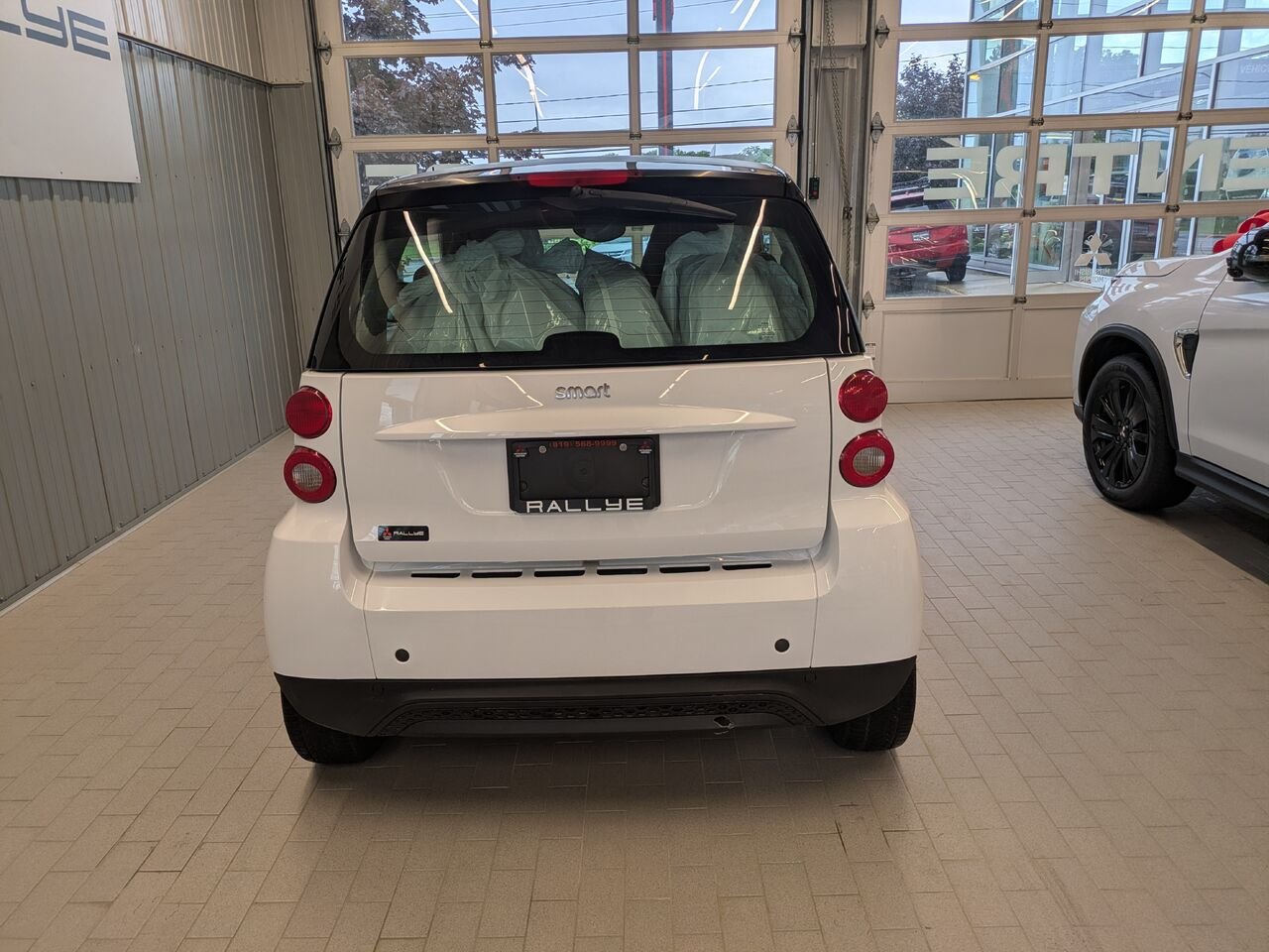 2013 smart fortwo White Gatineau - photo #2