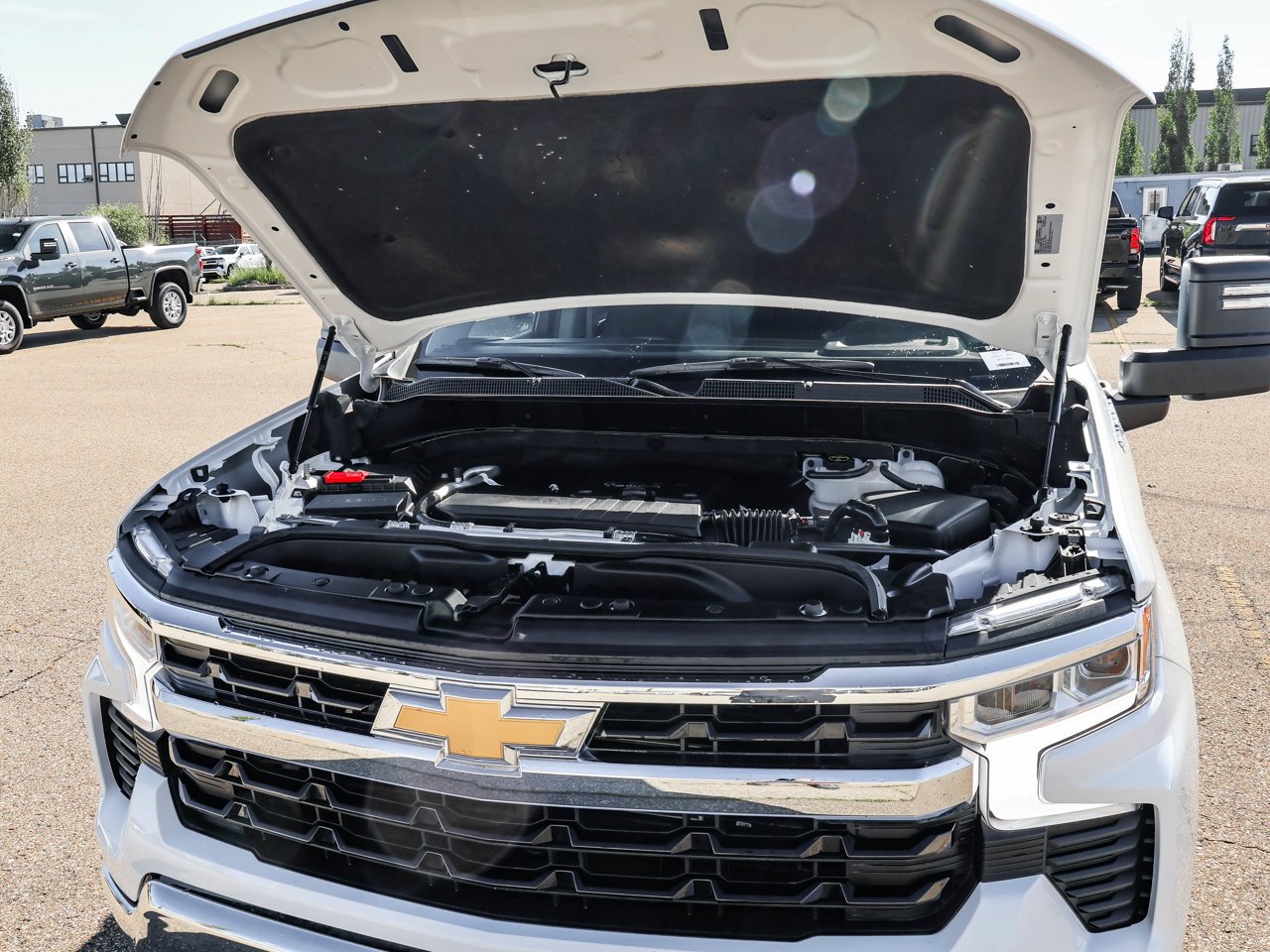 2025 Chevrolet Silverado 1500 4WD Crew Cab 147 LT White Sherwood Park - photo #9
