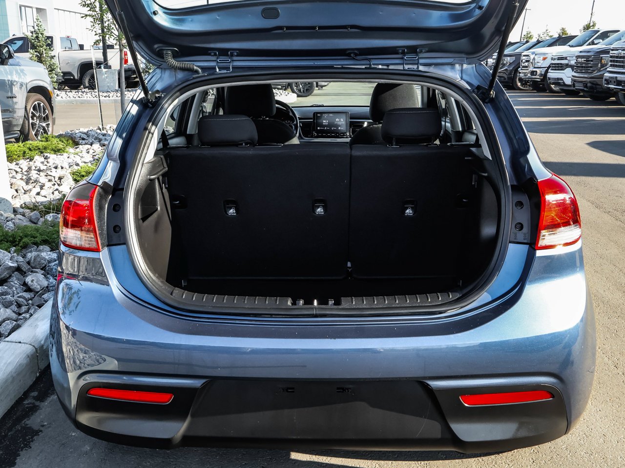 2022 Kia Rio 5-door LX+ IVT Blue Sherwood Park - photo #8