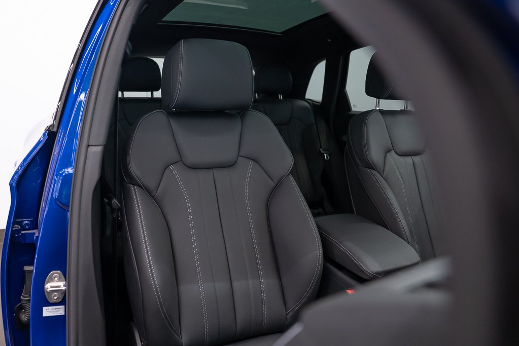 Audi Q5 Technik 45 TFSI quattro / Very LOW KM 2023 Bleu Kirkland - photo #15