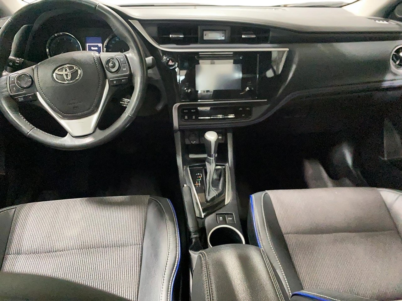 Toyota Corolla NIV 2T1BURHE3JC022129 2018 Blanc Chicoutimi - photo #8