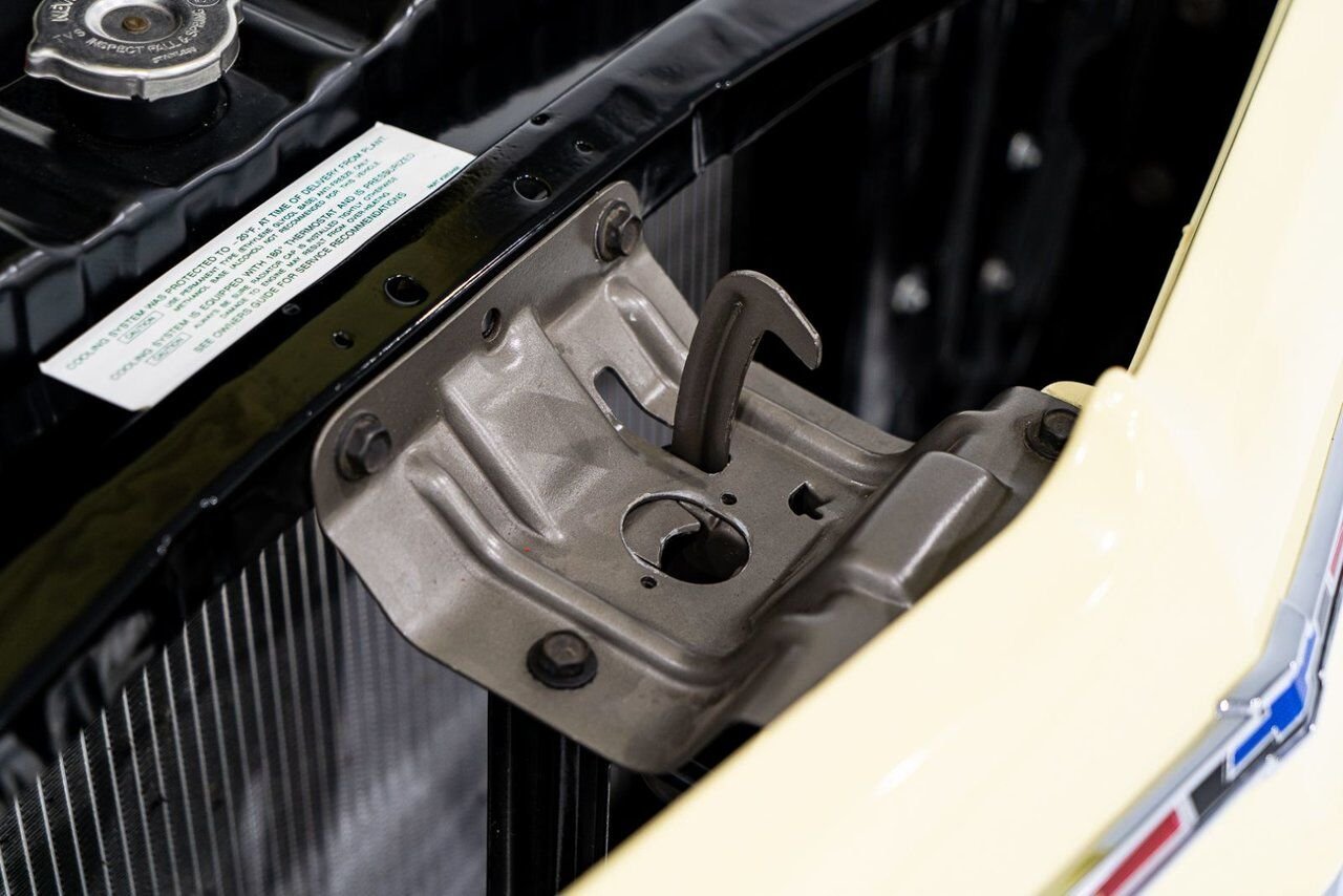 1965 Chevrolet Impala SS *PRIX EN USD* 396/325HP 4spd frame off restoration Yellow Montreal - photo #47