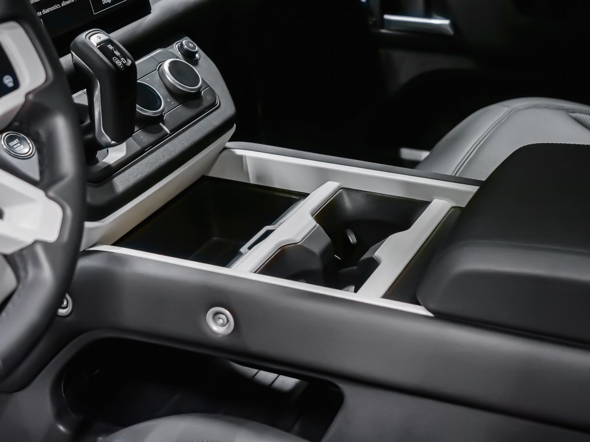2025 Land Rover Defender S Green Montreal - photo #16