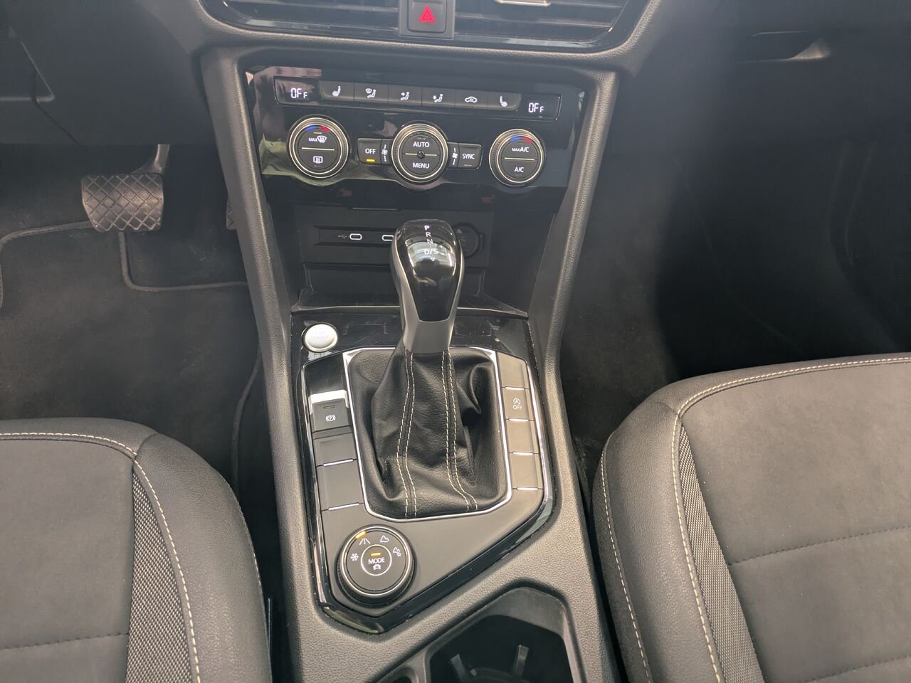 2024 Volkswagen Taos Grey Gatineau - photo #9