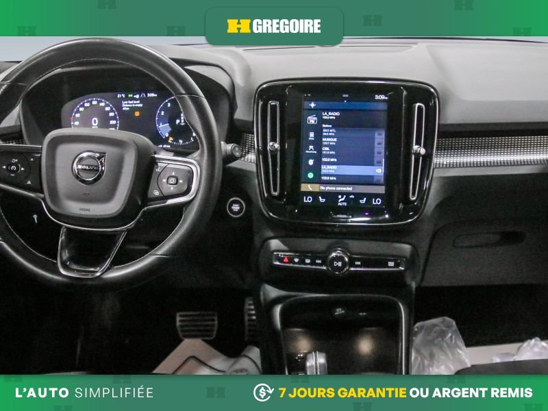 2021 Volvo XC40 White Blainville - photo #18