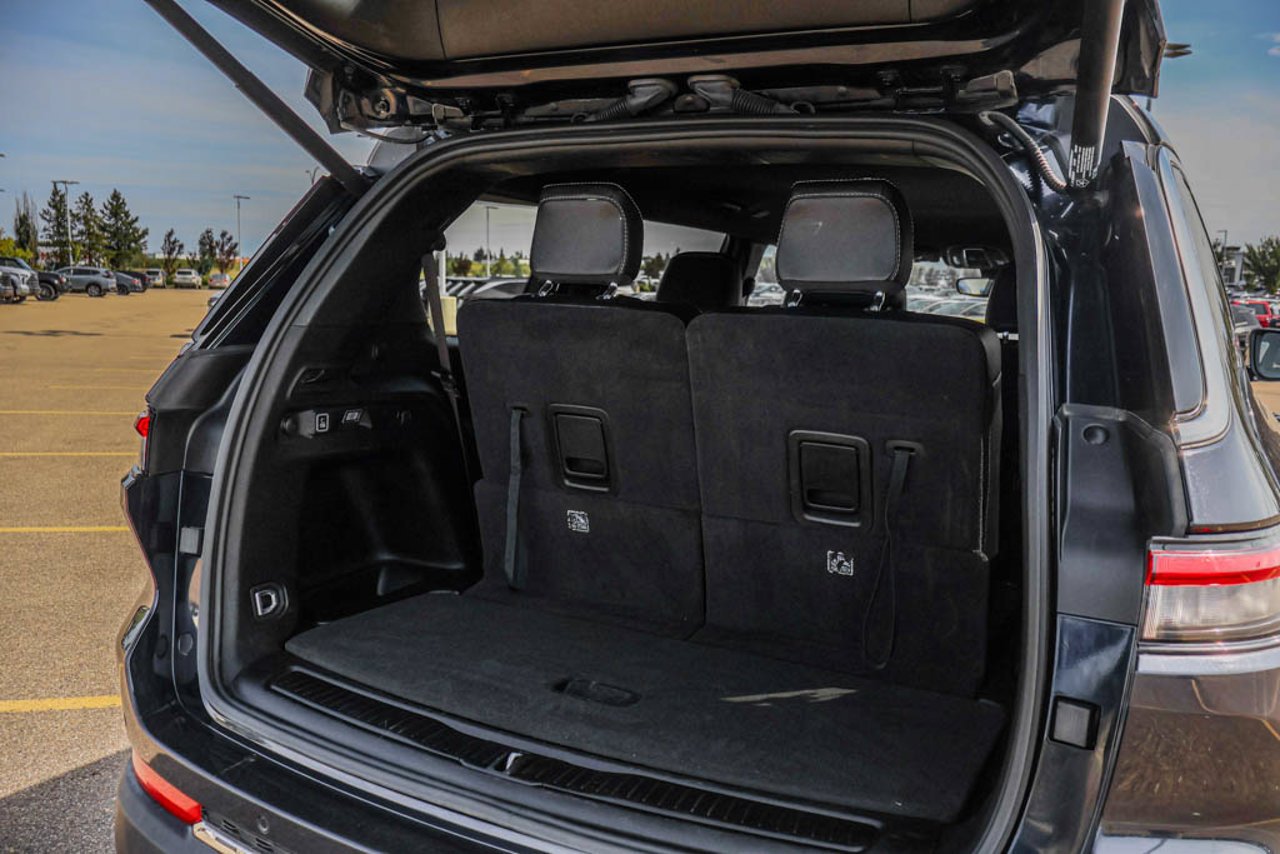 2024 Jeep Grand Cherokee L Limited 4x4 Blue Sherwood Park - photo #7