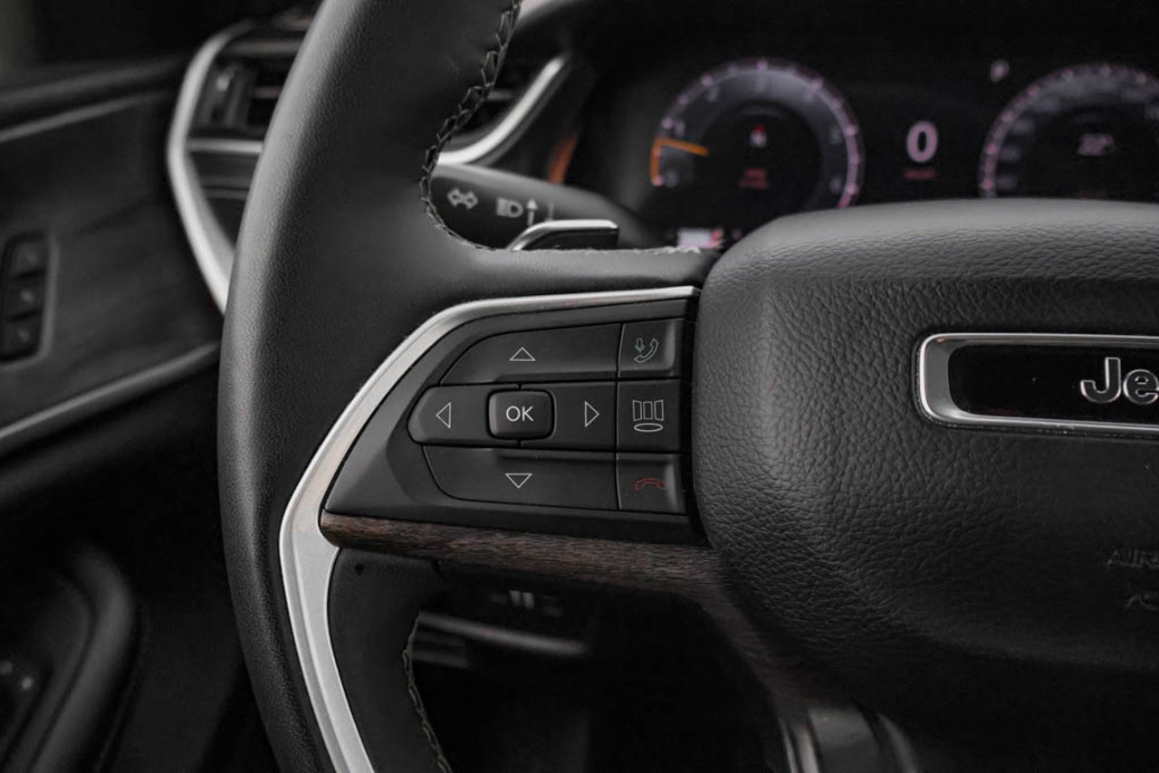 2024 Jeep Grand Cherokee L Limited 4x4 Blue Sherwood Park - photo #19