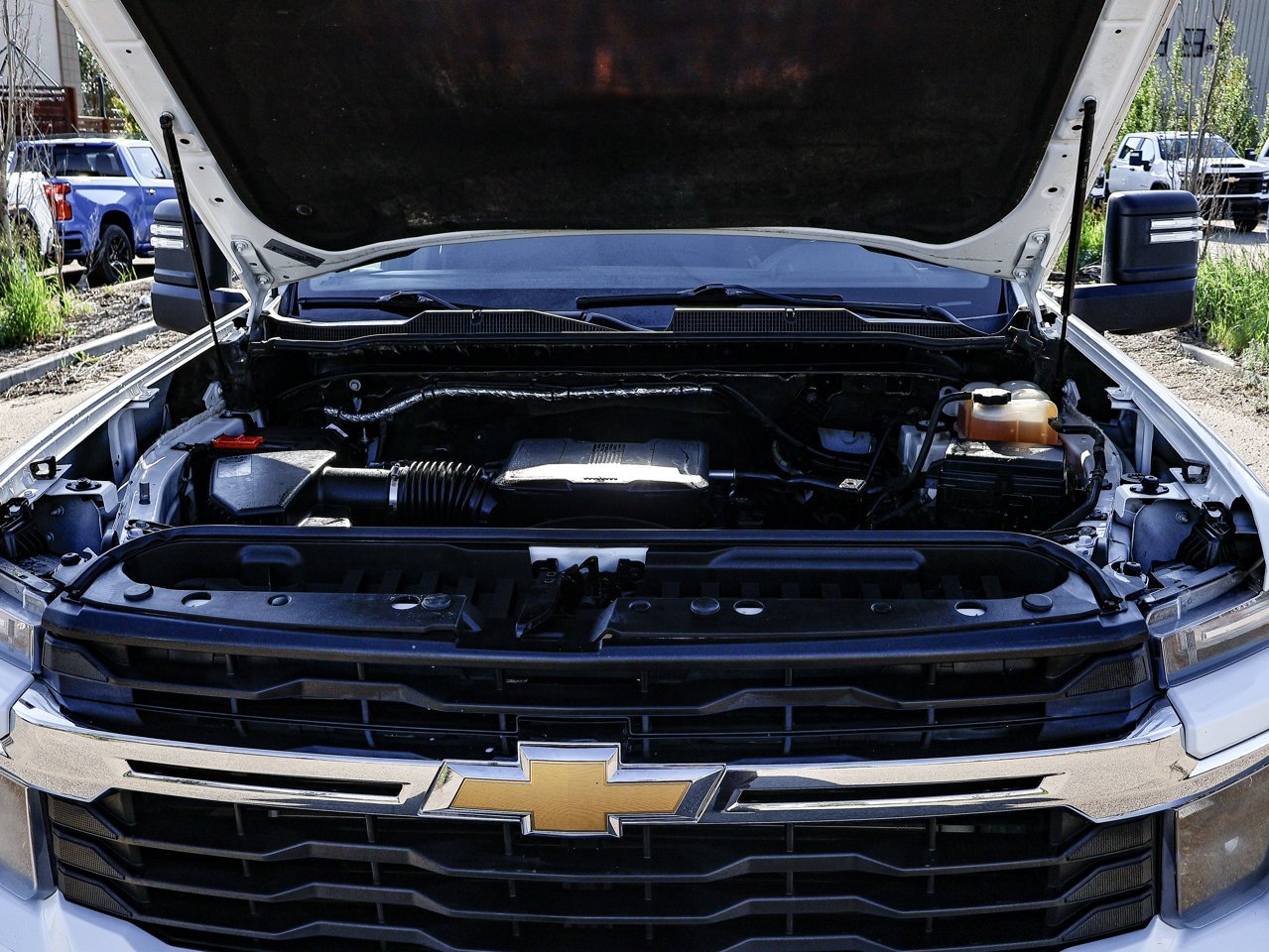 2024 Chevrolet Silverado 3500HD 4WD Crew Cab 159 LT White Sherwood Park - photo #8
