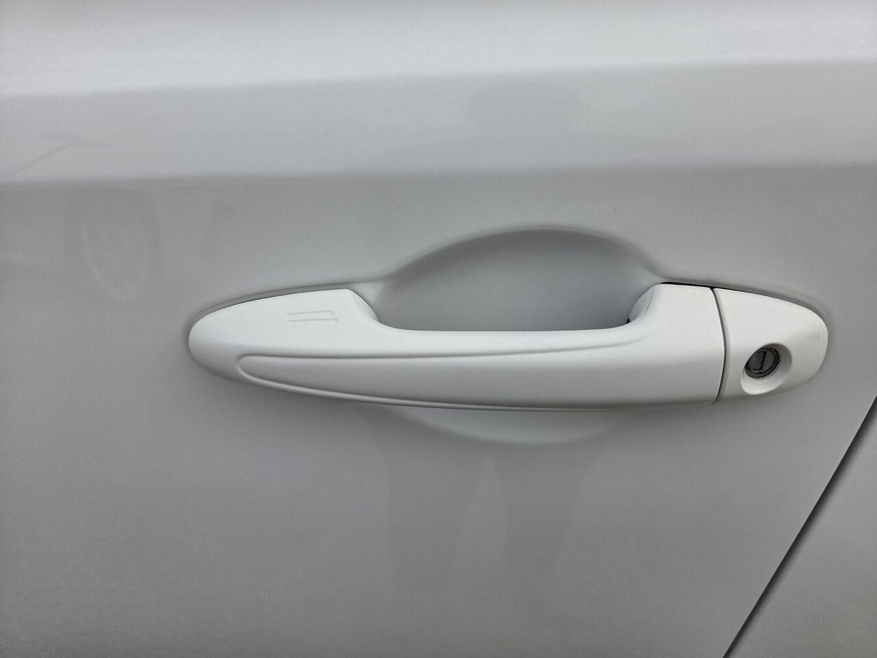 2016 Toyota RAV4 Hybrid White Mont-Laurier - photo #9