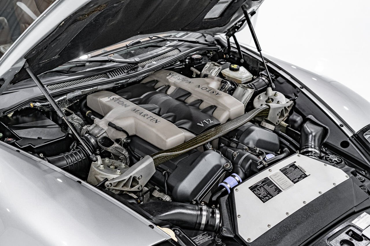 Aston Martin Vanquish PRIX EN USD | ORIGINAL MSRP OF $225,000 USD - FACTORY UPGRADE TO VANQUISH S TRANSMISSION 2003 Gris Montréal - photo #86