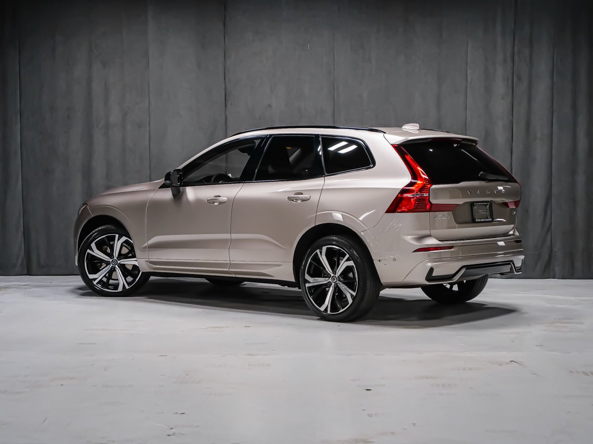 Volvo XC60 Ultimate Dark Theme 2023 Mauve Montréal - photo #3