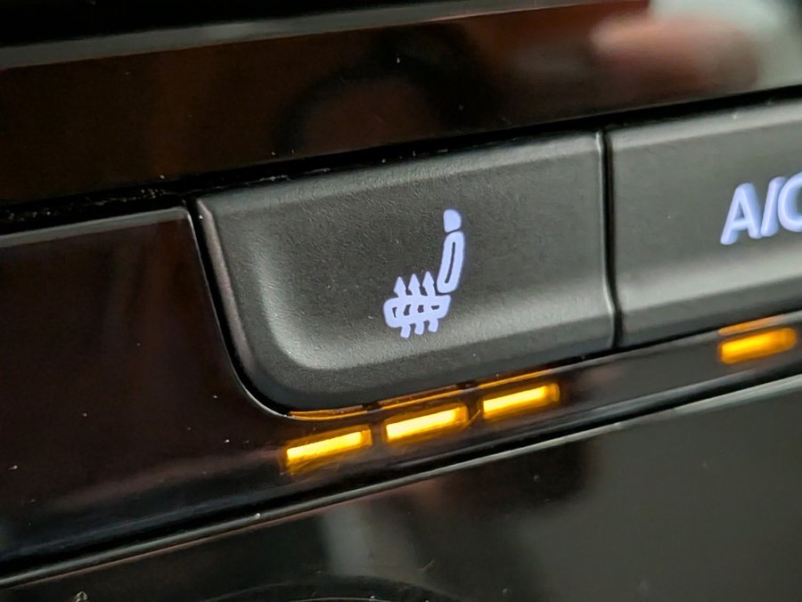 2023 Volkswagen Taos White