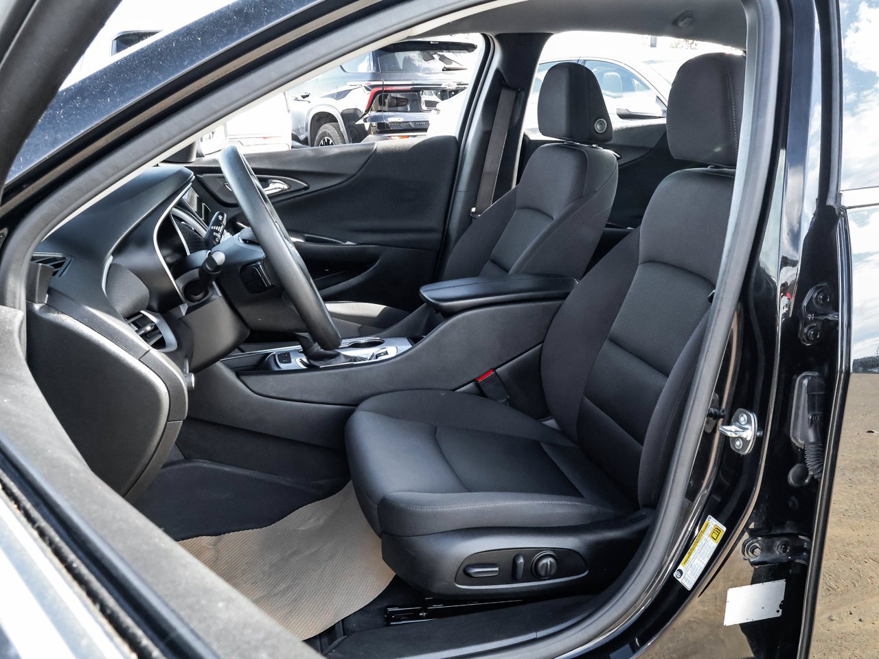 2025 Chevrolet Malibu 4dr Sdn 1LT Black Sherwood Park - photo #13