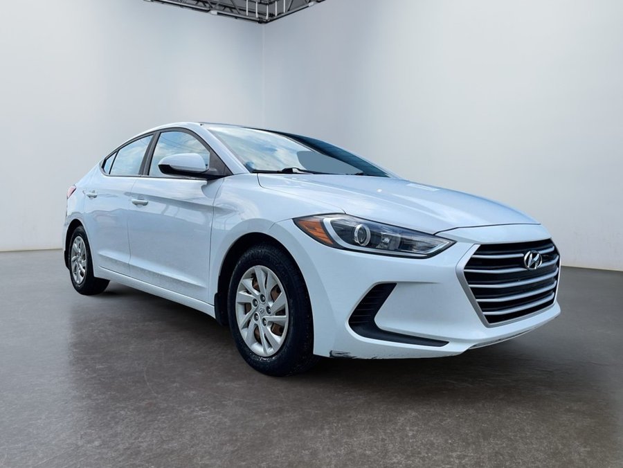 Hyundai ELANTRA Berline 4 portes, boîte manuelle, L 2017 Blanc