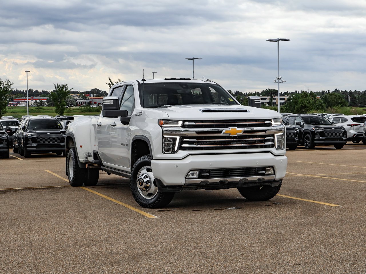 2021 Chevrolet Silverado 3500HD 4WD Crew Cab 172 High Country White Sherwood Park - photo #1
