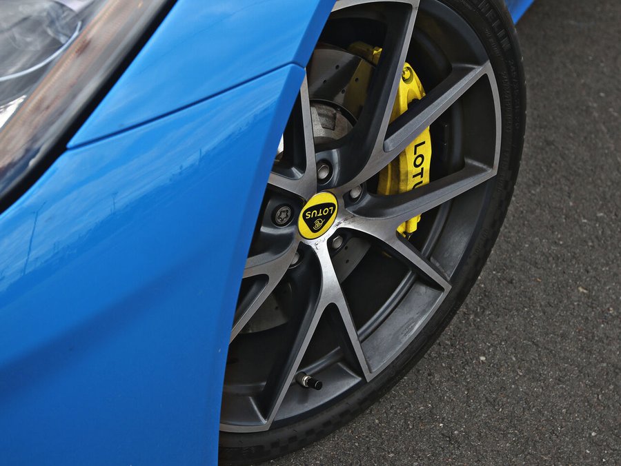 2024 Lotus Emira 2024 Blue