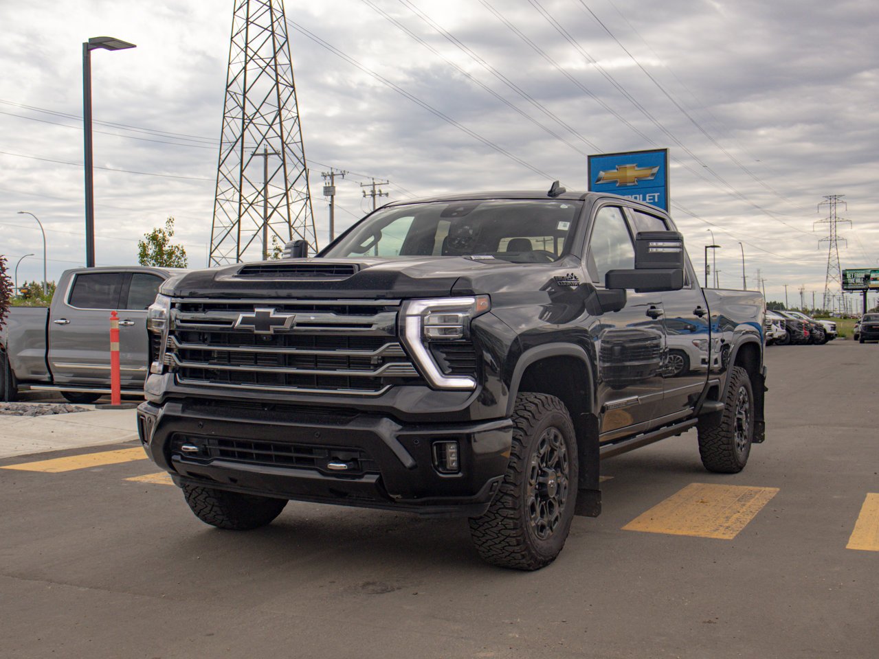 2024 Chevrolet Silverado 3500HD 4WD Crew Cab 159 High Country Black Sherwood Park - photo #3