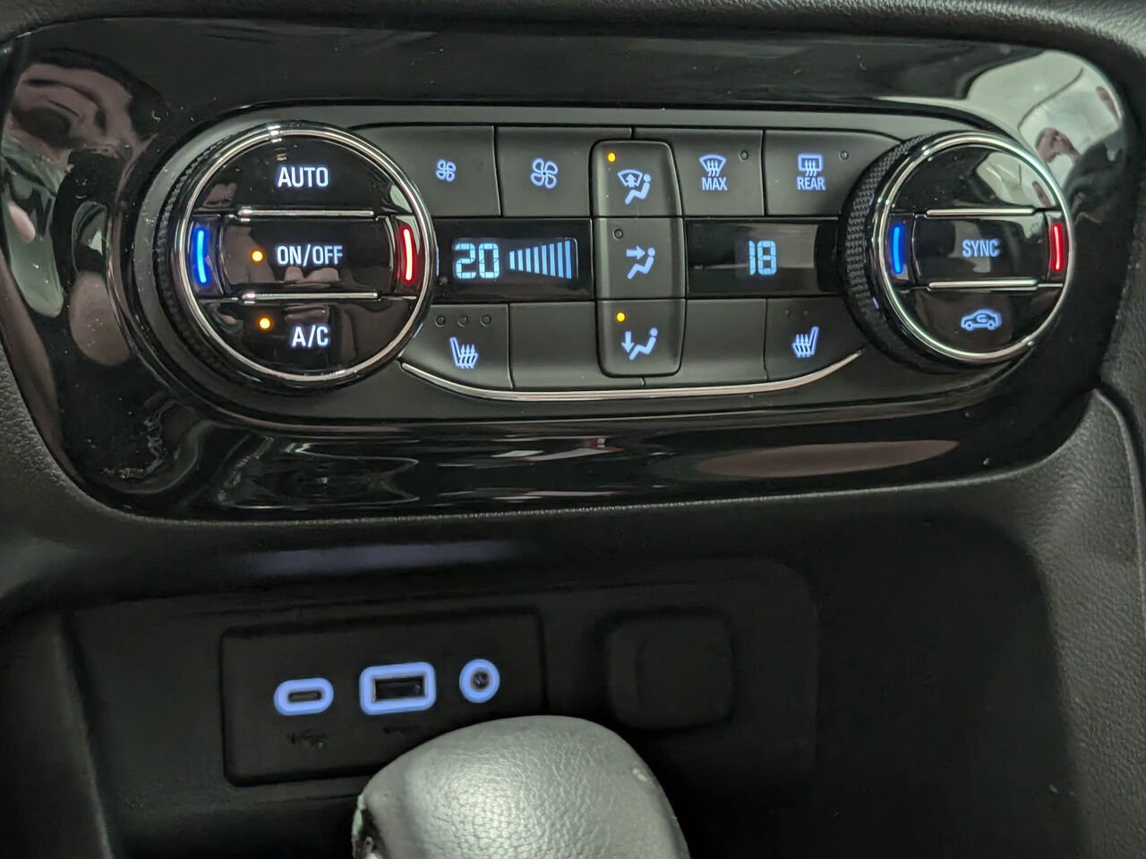 BUICK ENCORE GX ESSENCE AWD Cuir Sièges et Volant Chaufants 2022 Autre Sherbrooke - photo #14