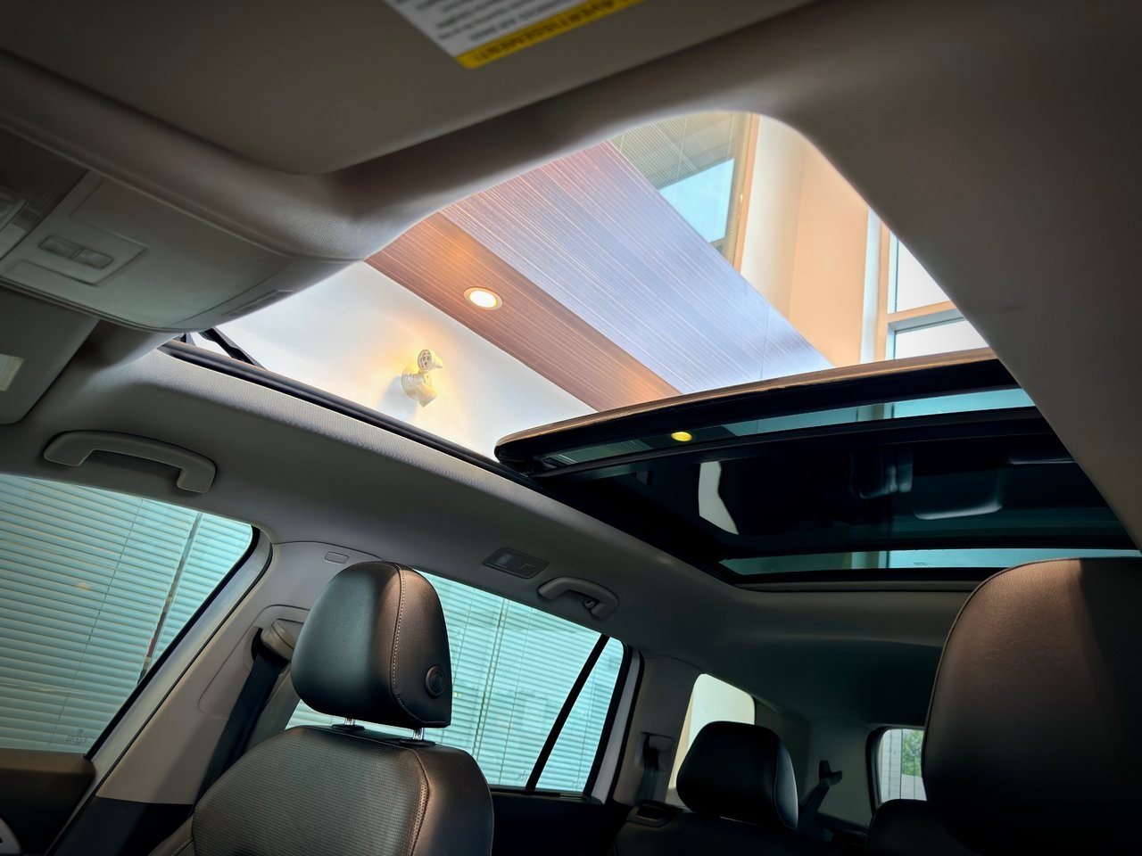 2018 Volkswagen Atlas White Notre-Dame-des-Prairies - photo #17