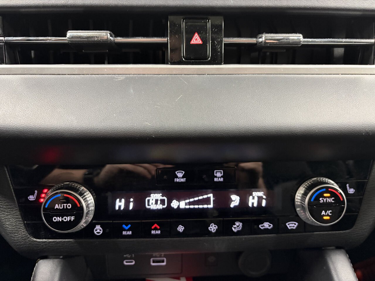 2025 Mitsubishi Outlander Plug-In Hybrid JA4T5VA99SZ609752 White Sherbrooke - photo #13