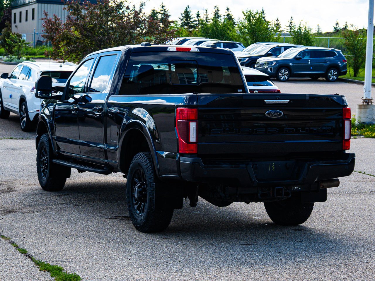 2022 Ford Super Duty F-350 SRW LARIAT 4WD Crew Cab 6.75' Box Black Sherwood Park - photo #10