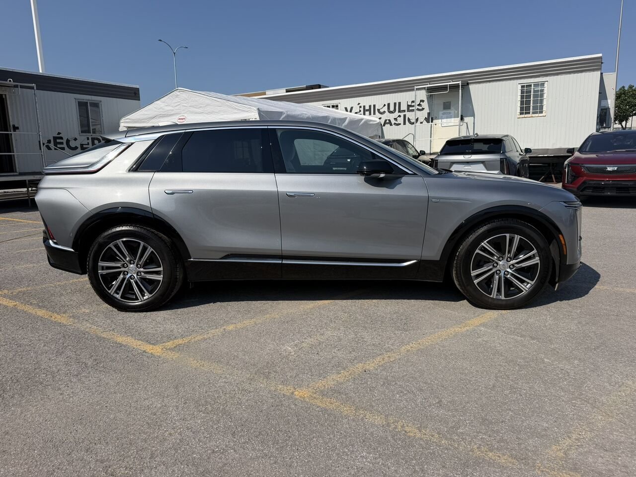 Cadillac LYRIQ LUXURY AWD FINANCEMENT À PARTIR DE 0.99% 2024 Gris Laval - photo #3
