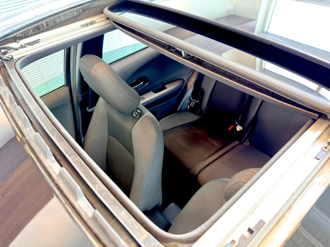 2021 Honda HR-V Black Notre-Dame-des-Prairies - photo #6