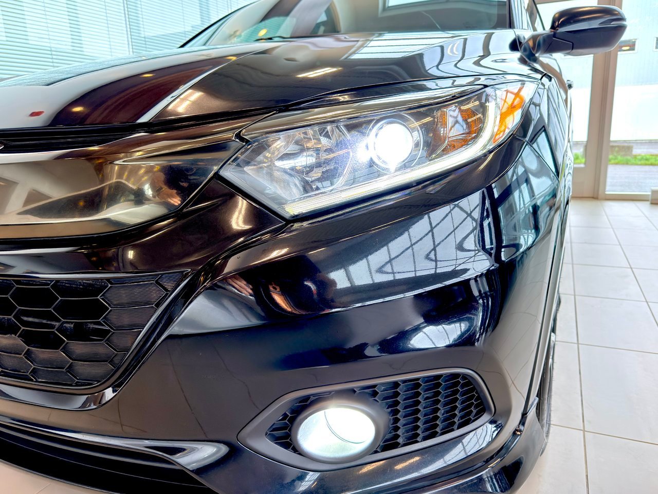 2021 Honda HR-V Black Notre-Dame-des-Prairies - photo #2