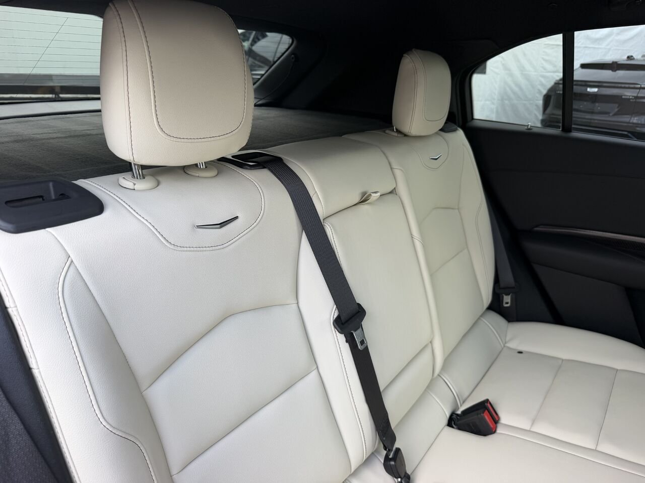 2020 Cadillac XT4 SPORT AWD White Laval - photo #14