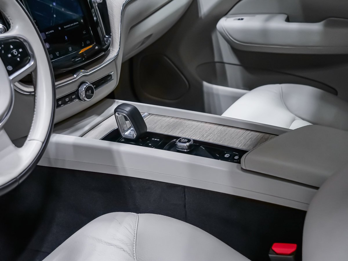 2023 Volvo XC60 Recharge Plus Bright Theme Blue Montreal - photo #6