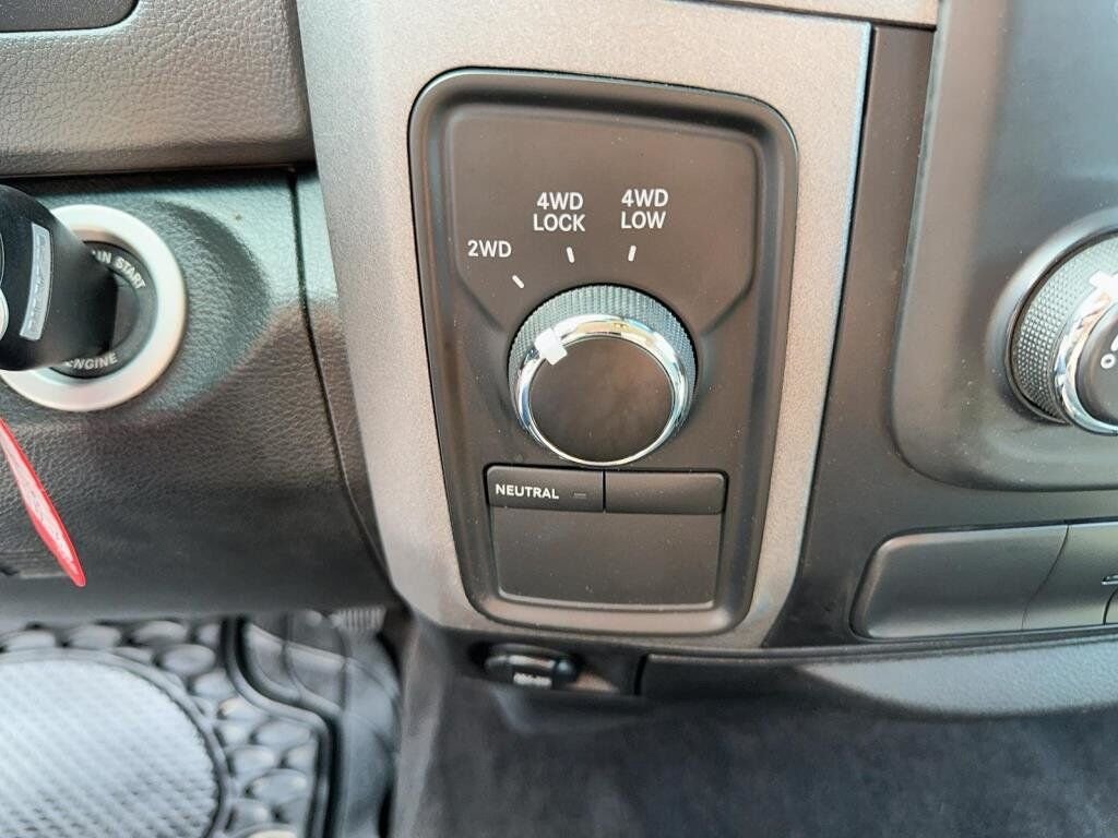 Ram 1500 NIV 3C6RR7KT0HG649048 2017 Gris Chicoutimi - photo #16