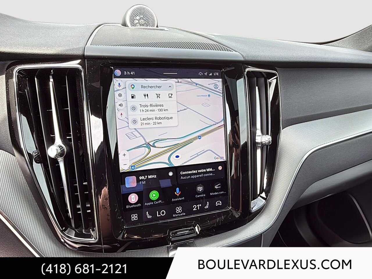 2022 Volvo XC60 19661A | B6 R-Design TI Black Quebec - photo #14