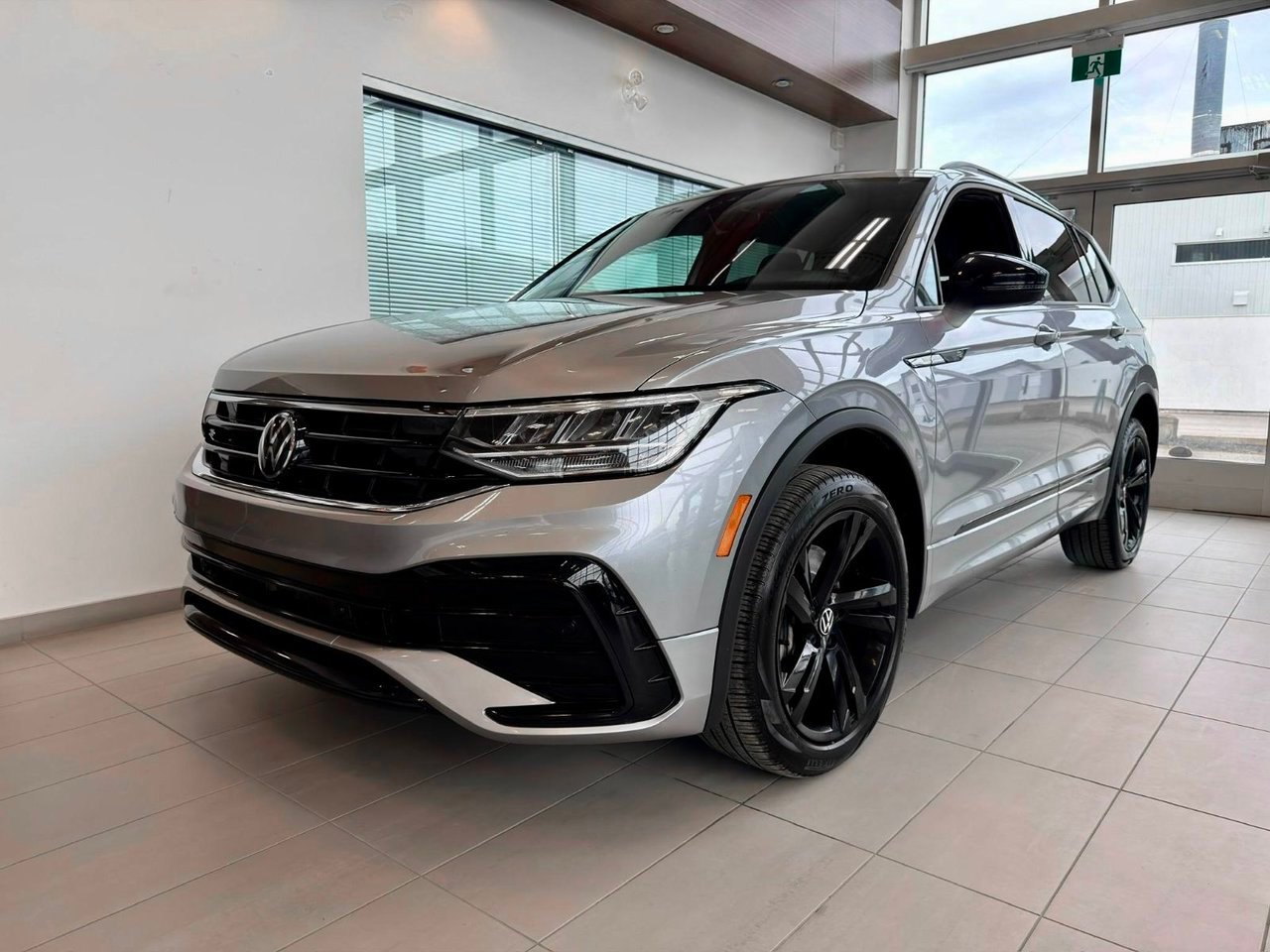 2024 Volkswagen Tiguan Silver Notre-Dame-des-Prairies - photo #2